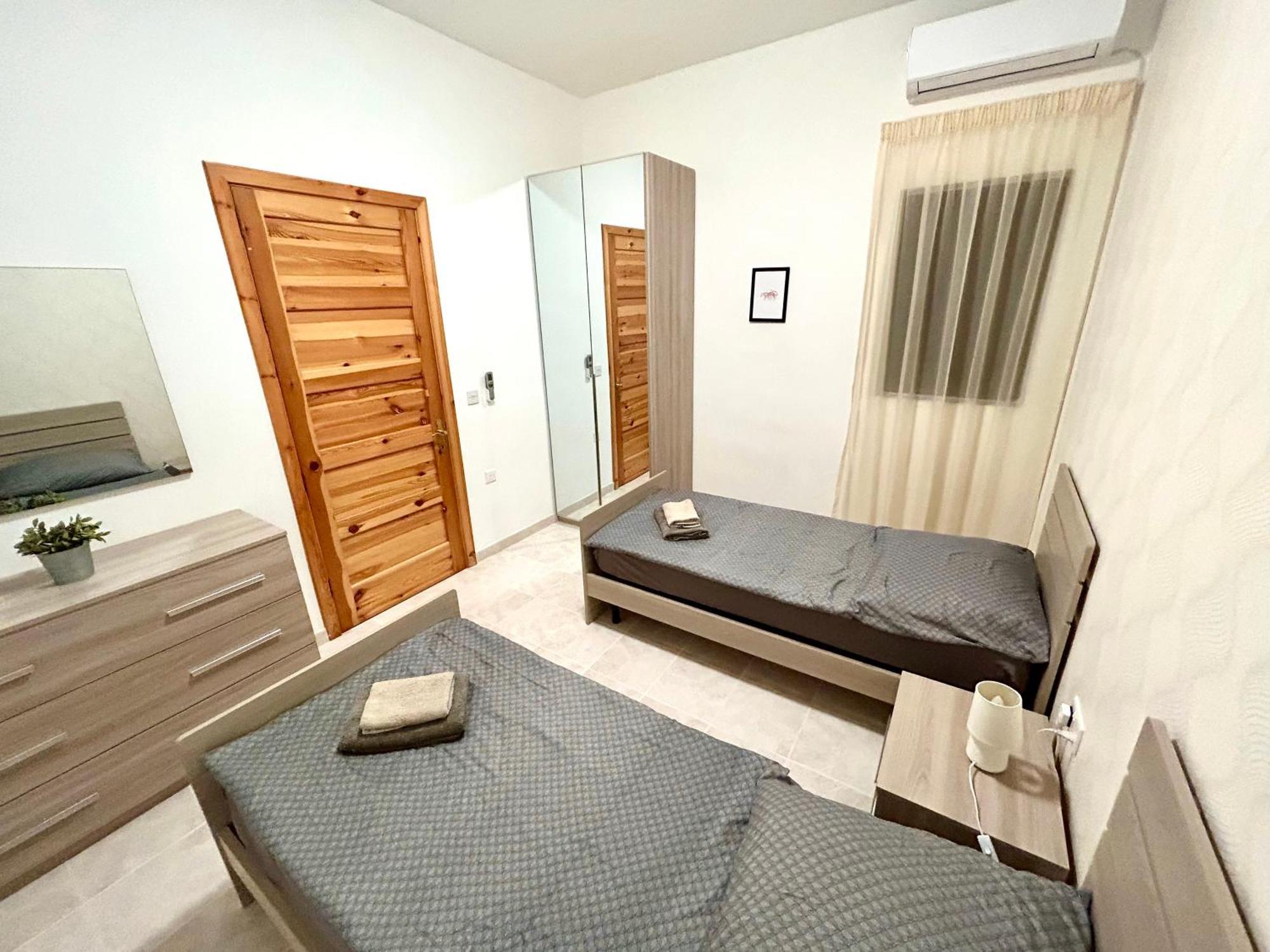 Arzella Apartments Xlendi Stylish Stay Near Beach Local Eats Exterior photo